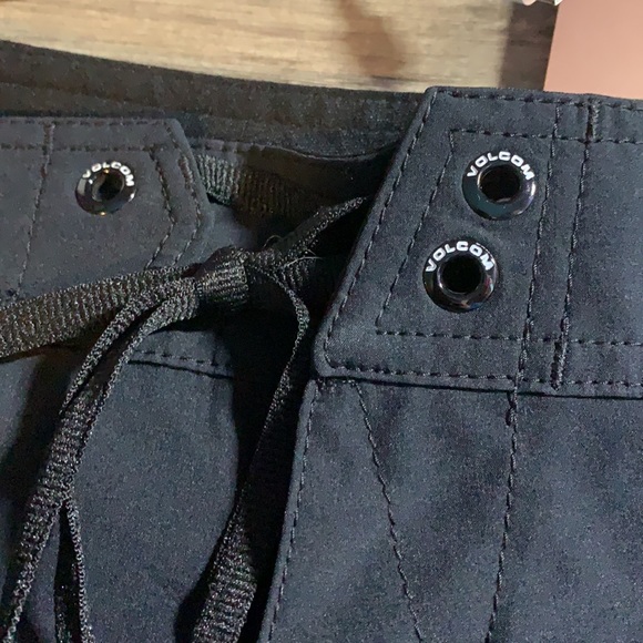 Volcom women’s board shorts - Picture 5 of 7